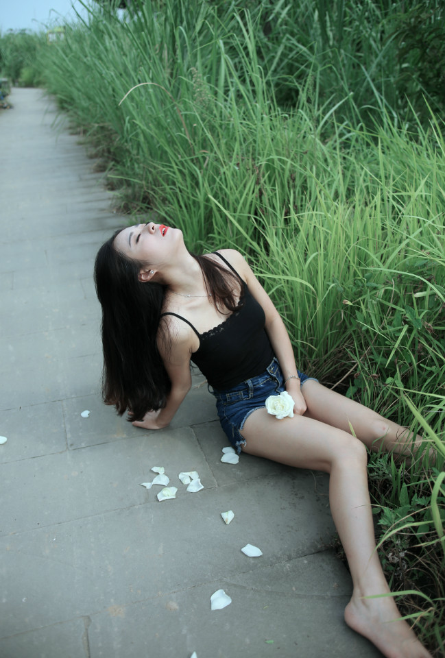卧底后我被奇怪的直播砸中了
